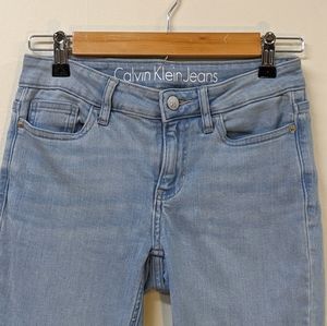 Calvin Klein relaxed fit size 2 Mid-Rise Denim
